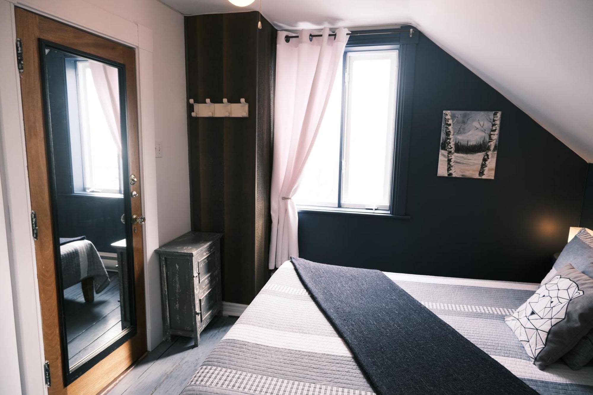 Bed and Breakfast Les Pinsons Des Rives La Malbaie Habitación foto